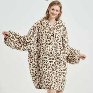 Blanket Hoodie, Oversized Wearable Blanket Super Warm Cheetah Print Faux Fur